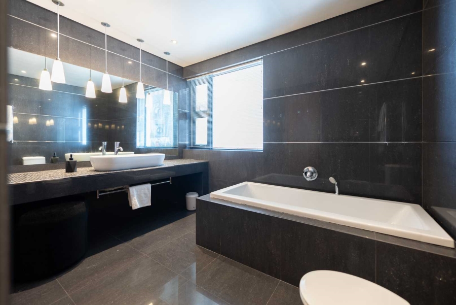 8 Bedroom Property for Sale in Bantry Bay Western Cape